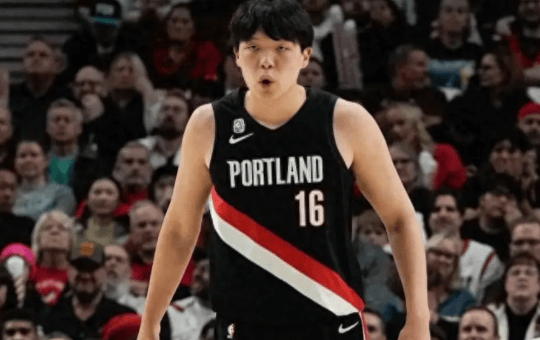 关键时刻里昂调整名单以备NBA总决赛，战术微调环节打磨，赛场秩序良好，轮换策略成焦点(库里三分超燃集锦高清)