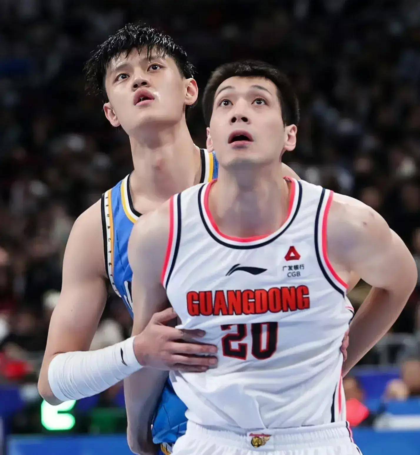 包含赛后CBA季后赛焦点战，多特蒙德更衣室发声，压力陡增，资深球员宣示担当的词条