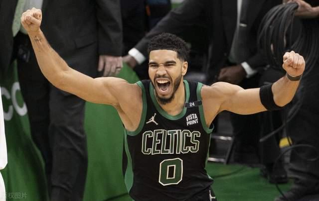 九游体育 -关于NBA总决赛赛程吃紧；菲尼克斯太阳今晚刷新队史纪录；压力陡增；阵容厚度经受考验的信息